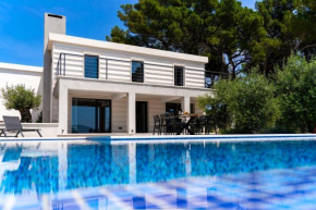 Seafront Villa Serenita